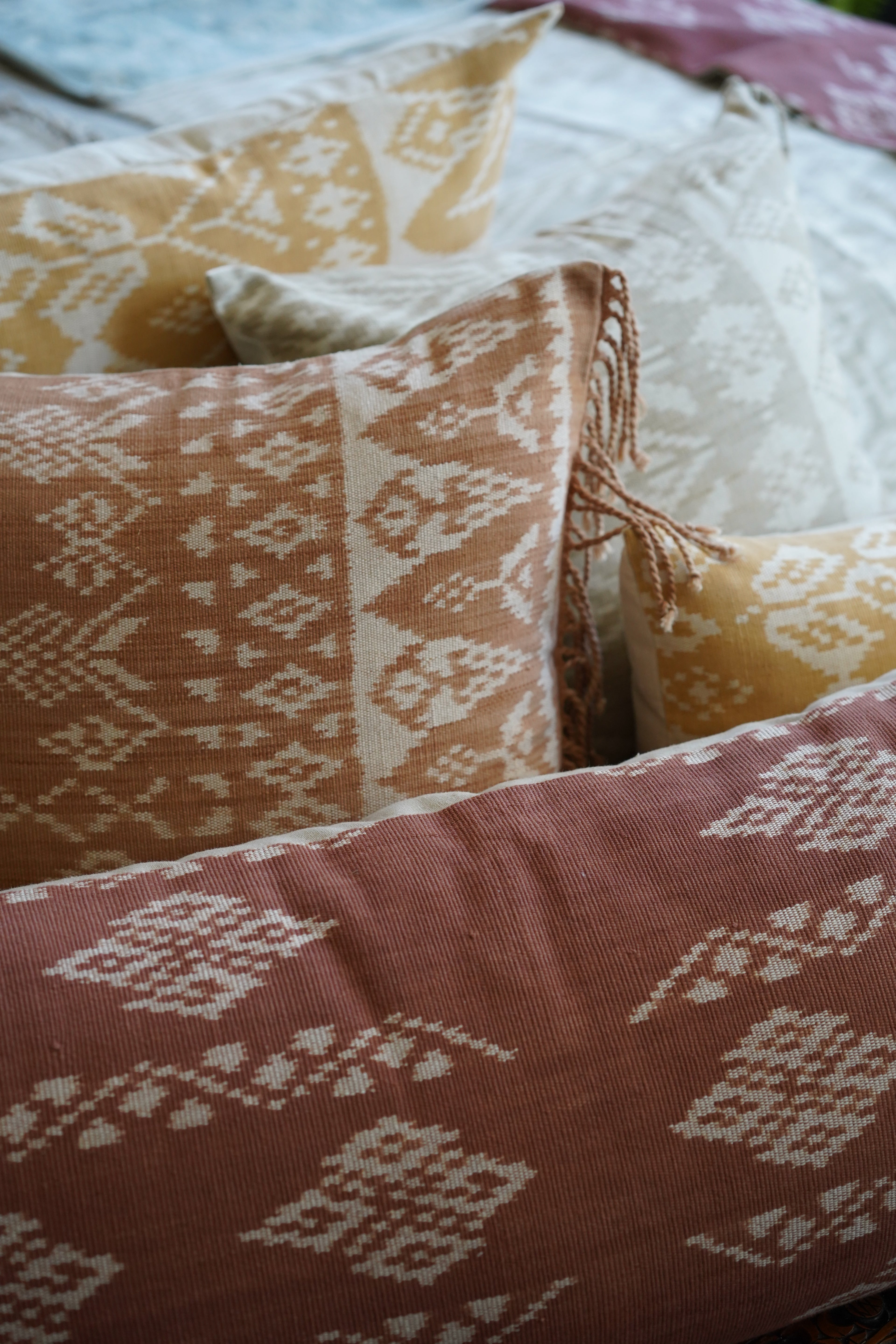 Rote Ikat Dusty Red Lumbar