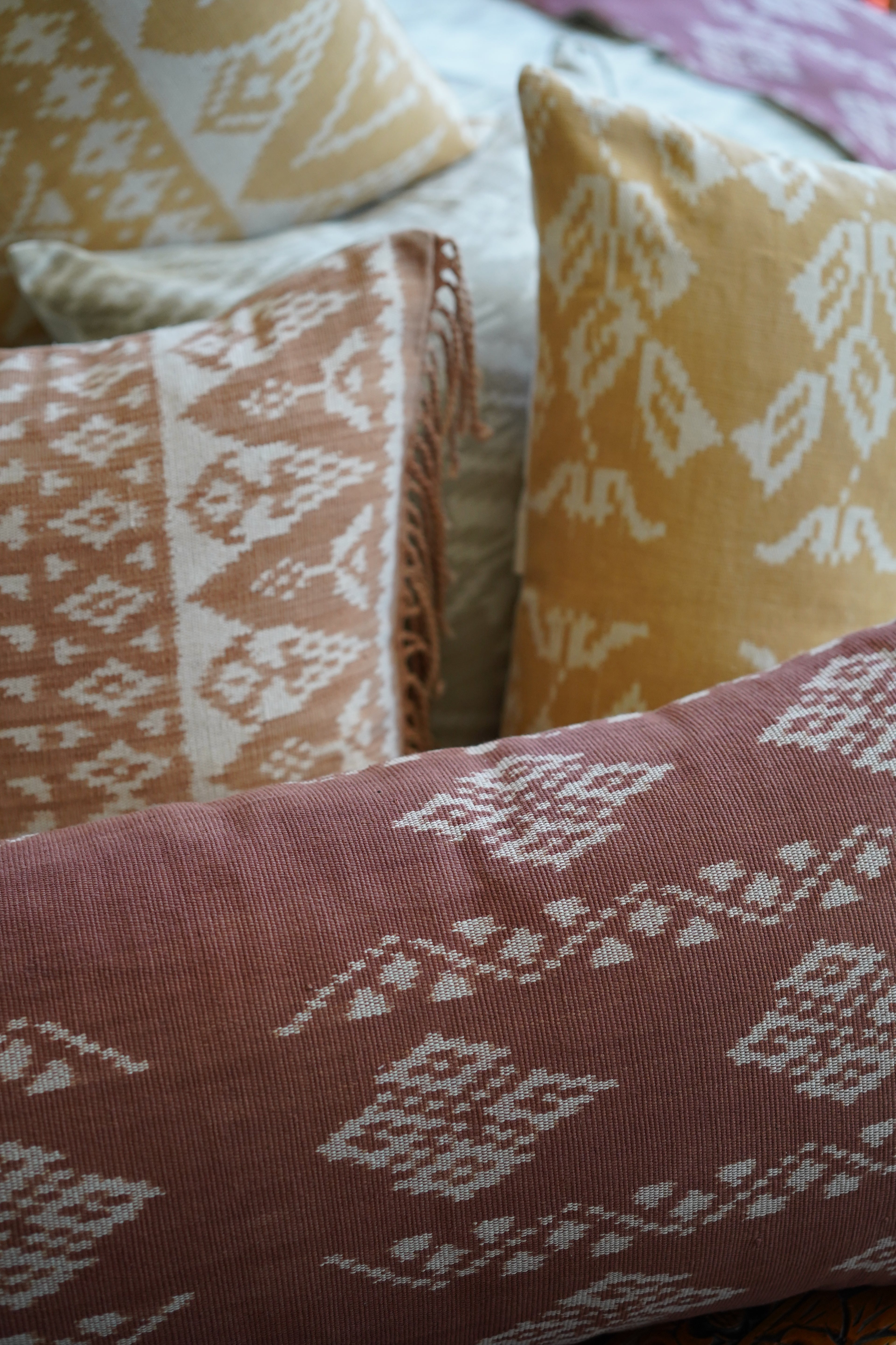 Rote Ikat Dusty Yellow Lumbar