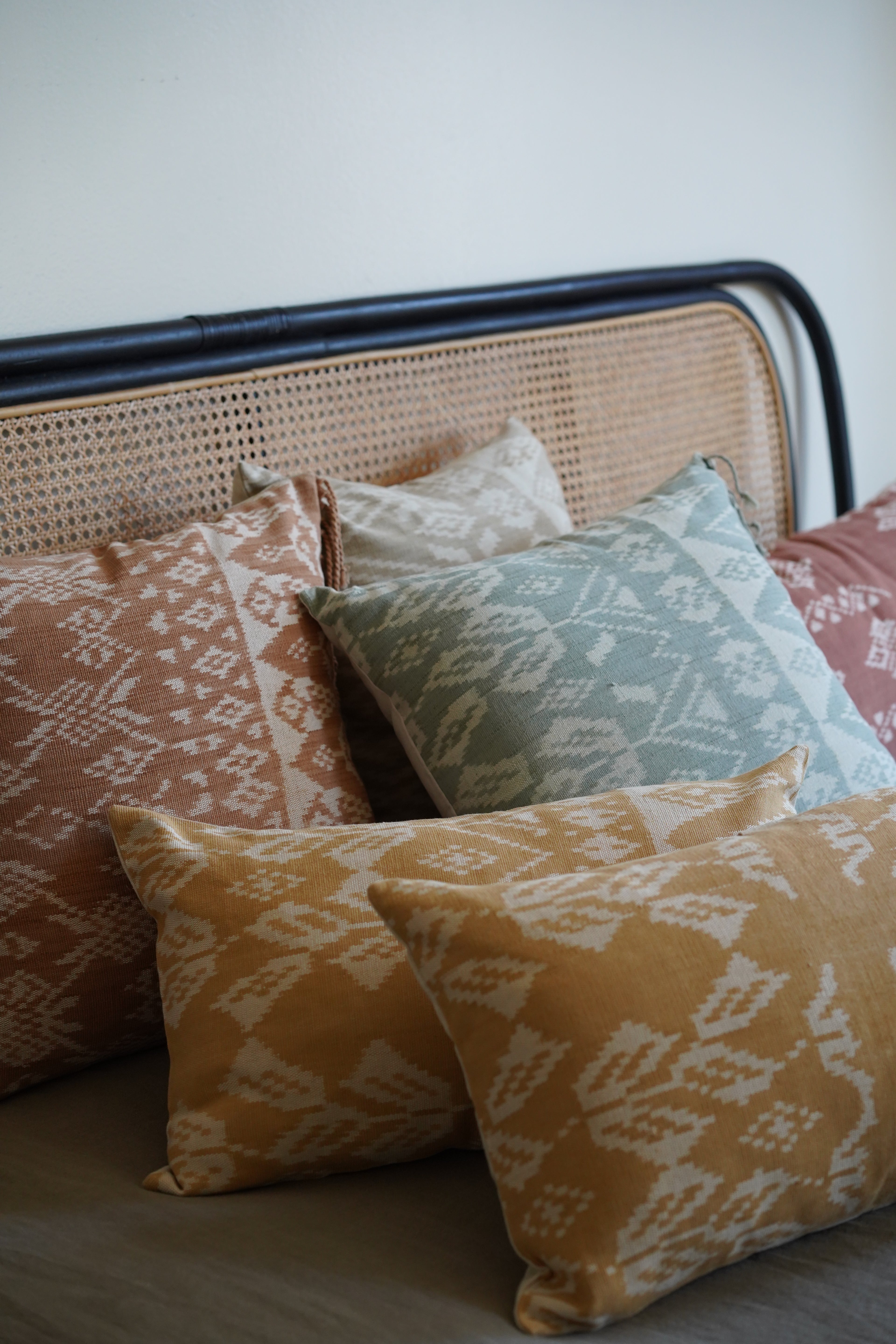 Rote Ikat Dusty Yellow Lumbar